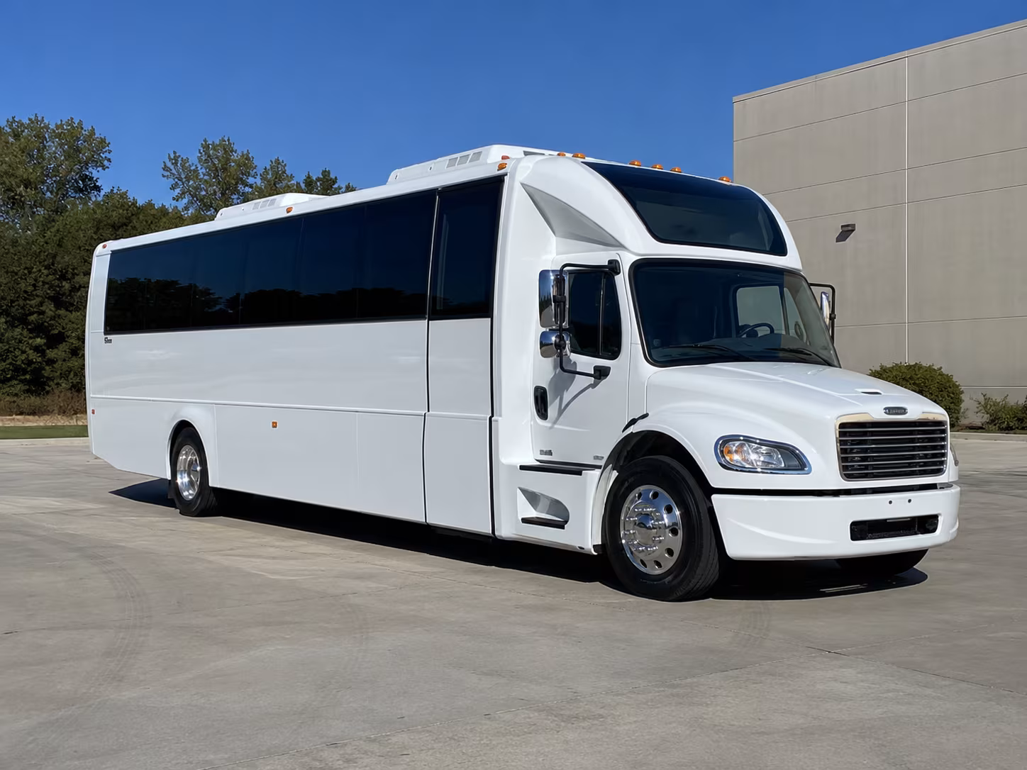 danbury 28 passenger party bus